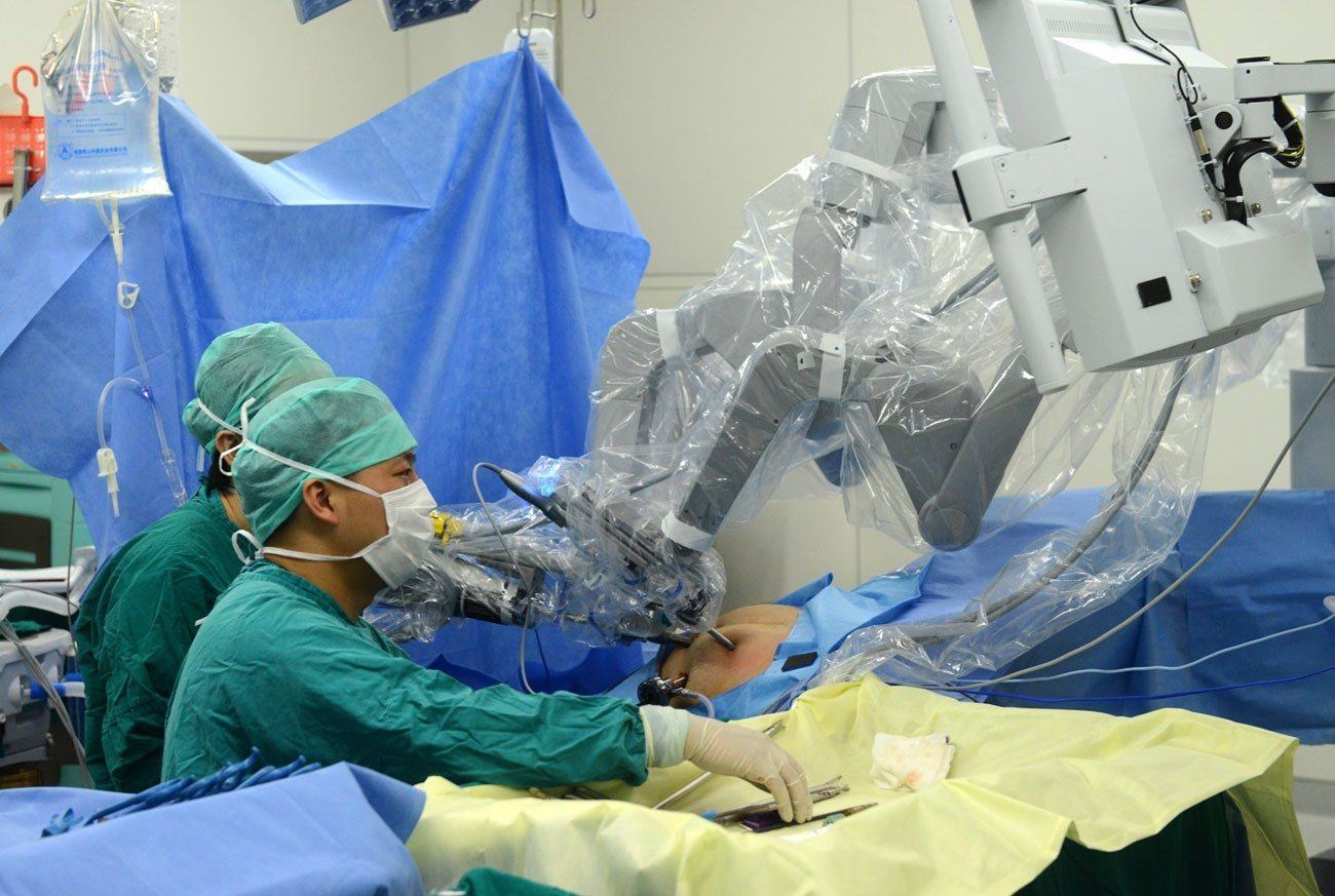 Two surgeons performing a procedure using the da Vinci robotic surgical system